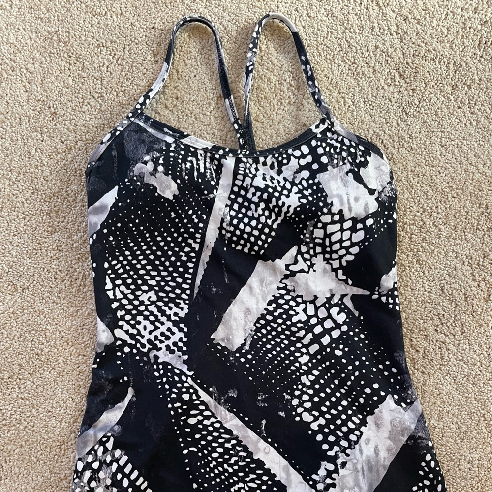 Lululemon tank size 4